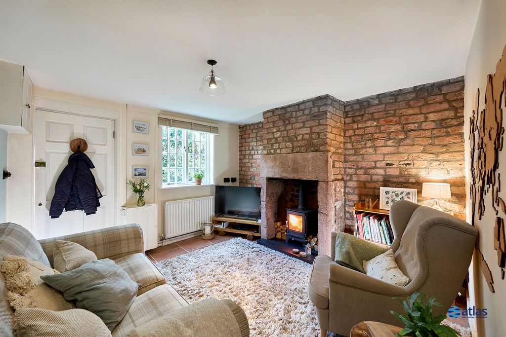 Property photo 3 of 14 Lounge