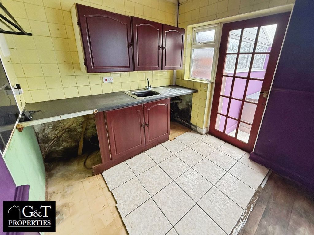 Property photo 3 of 15 Kitchen