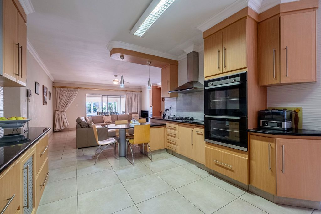 Property photo 3 of 42 1Plz1680333