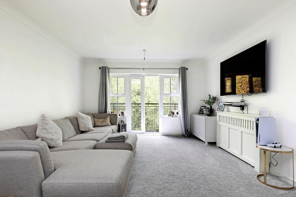 Property photo 2 of 10 Sitting Room
