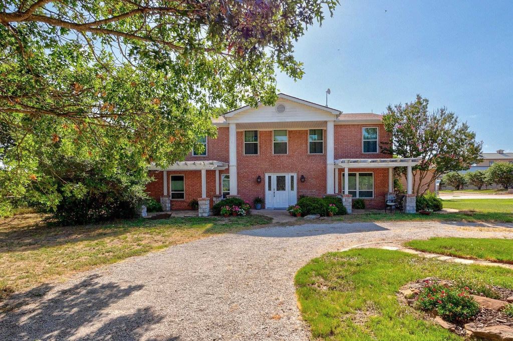 Property photo 1 of 31