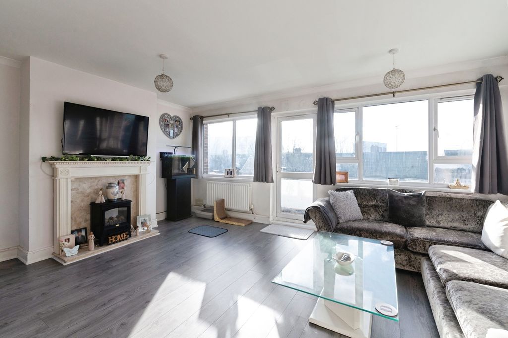 Property photo 2 of 18 Picture