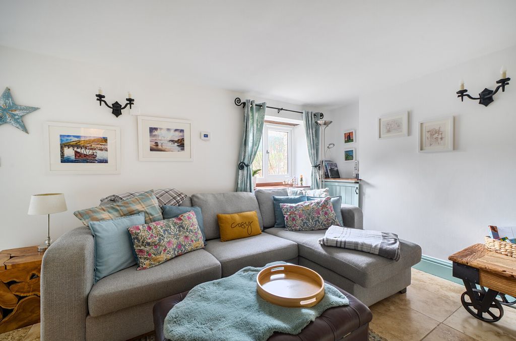 Property photo 3 of 13 Lounge Area