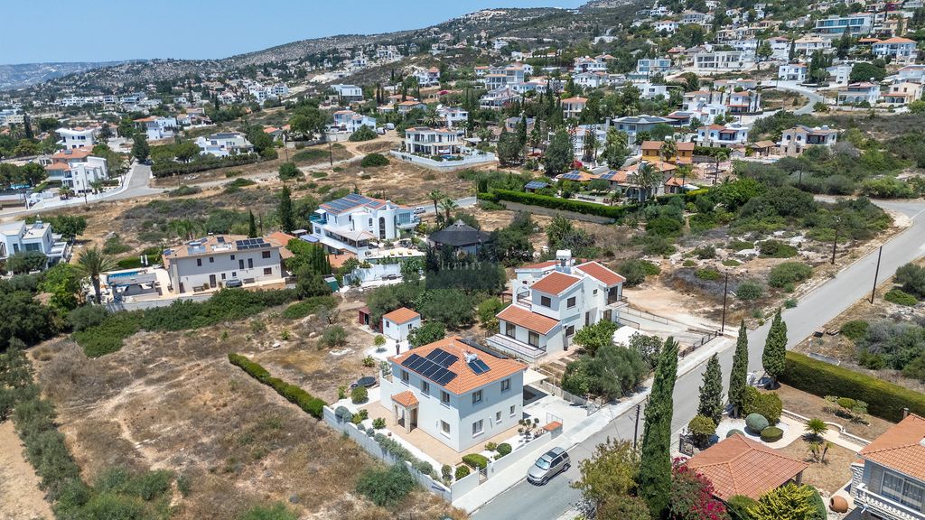 Property photo 3 of 41