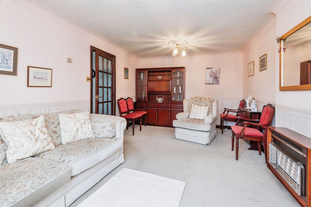 Property photo 3 of 12
