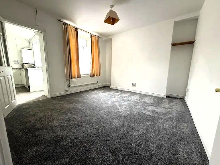 Property photo 3 of 8
