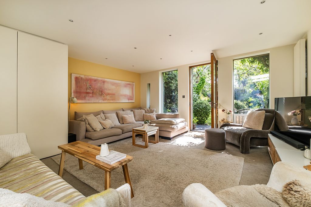 Property photo 2 of 30