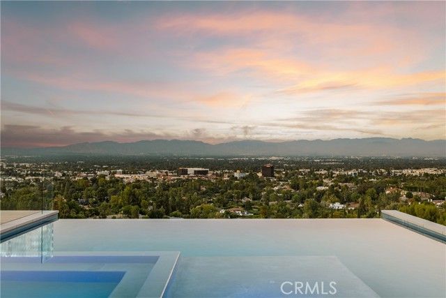 Property photo 2 of 50