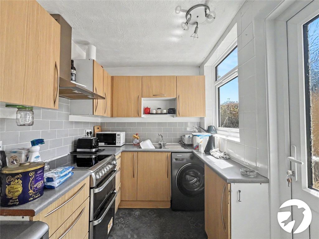 Property photo 3 of 14 Picture No. 16