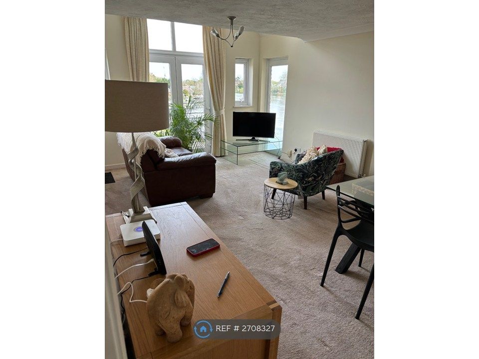 Property photo 2 of 18 Lounge Area