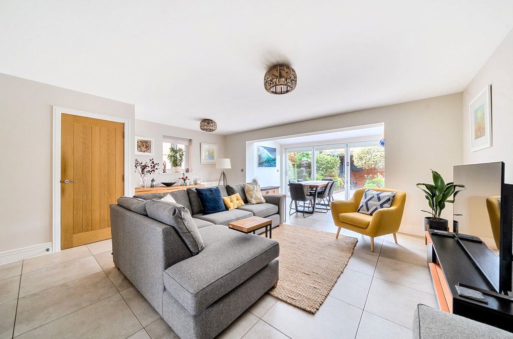 Property photo 3 of 15 Sitting Room