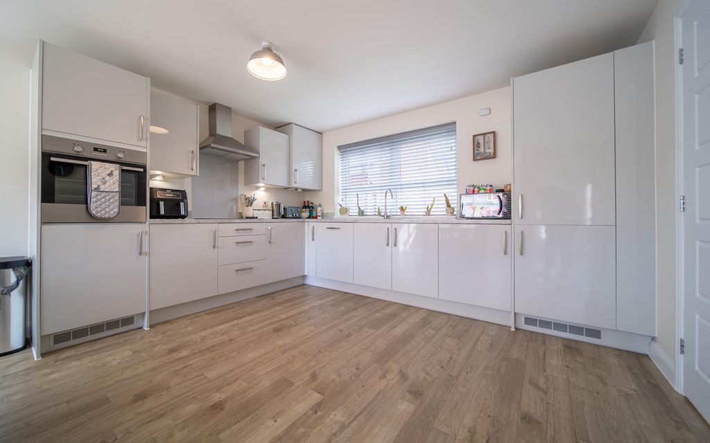 Property photo 2 of 18 Kitchen
