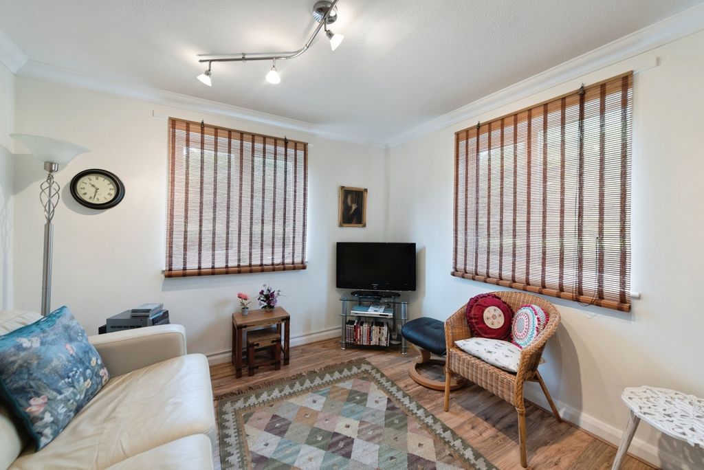 Property photo 3 of 10 Pbox-Img.Jpg