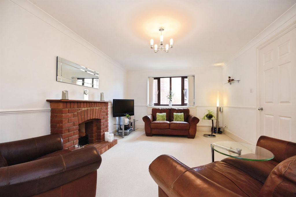 Property photo 3 of 21