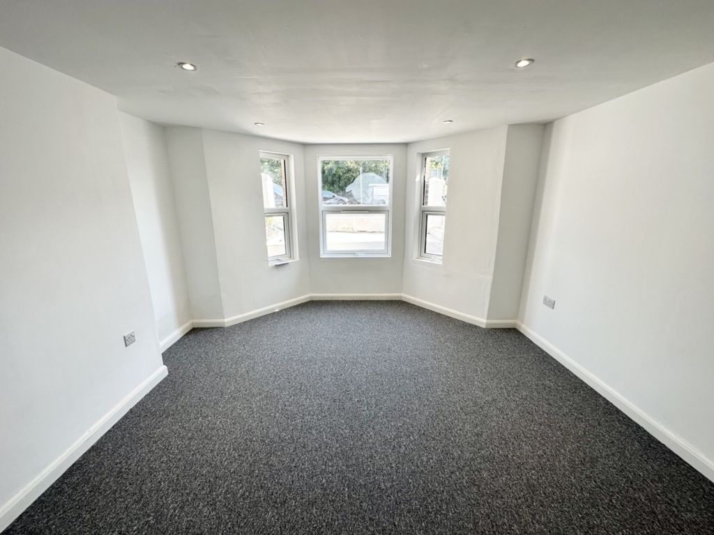 Property photo 3 of 13 Photo 23