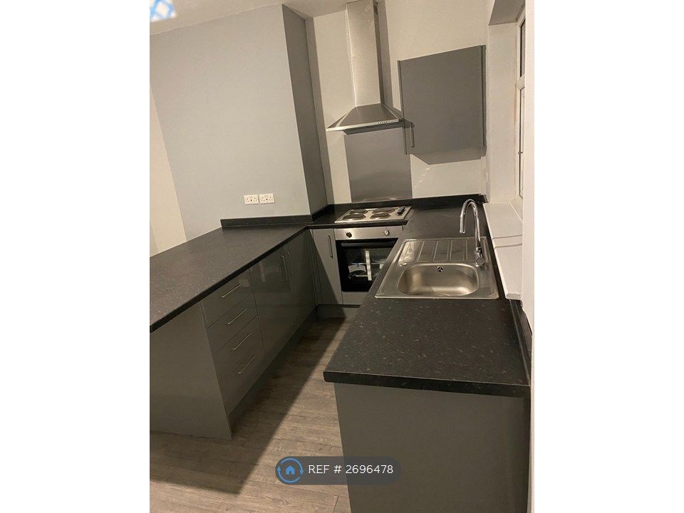 Property photo 3 of 9 Kitchen