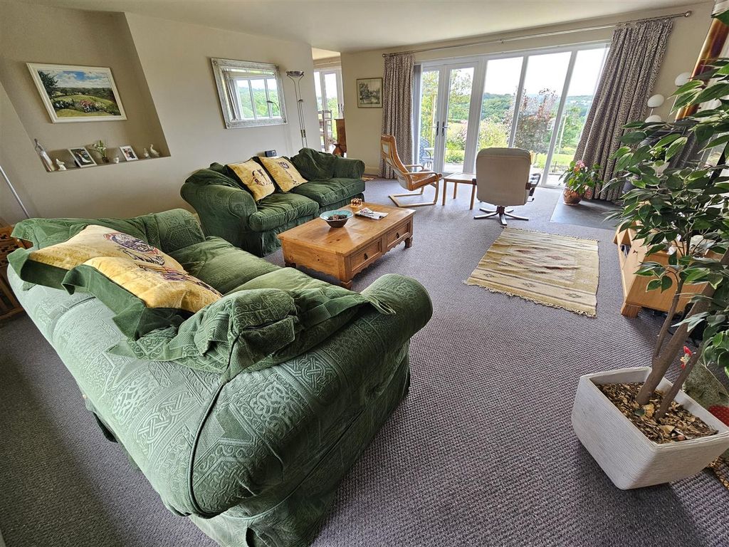 Property photo 3 of 23 Sitting Room.Jpg