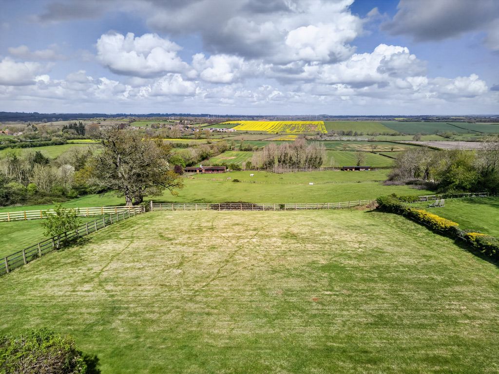 Property photo 2 of 34