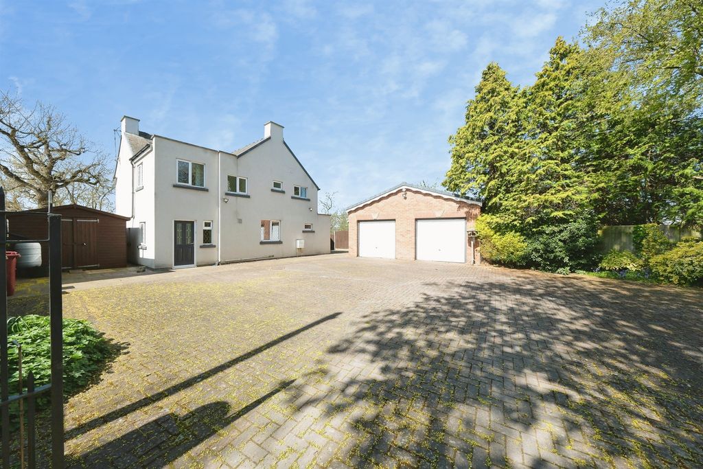 Property photo 1 of 28