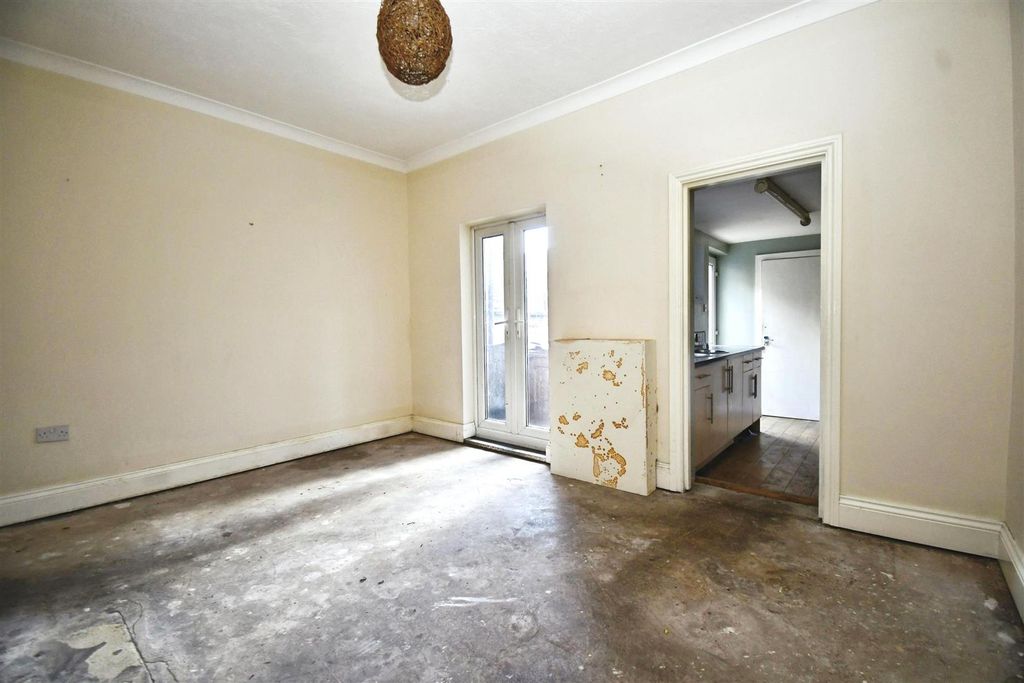 Property photo 3 of 25 Sitting Room