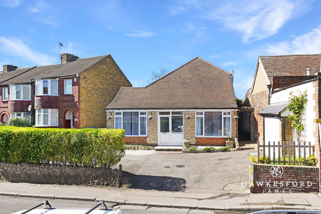 Property photo 1 of 24 Crown Road, Sittingbourne - Front Aspect