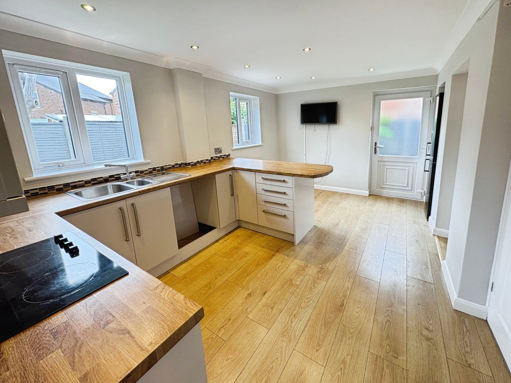 Property photo 3 of 18 Kitchen/Diner