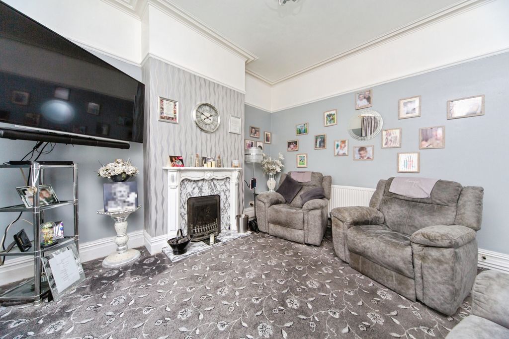 Property photo 3 of 25