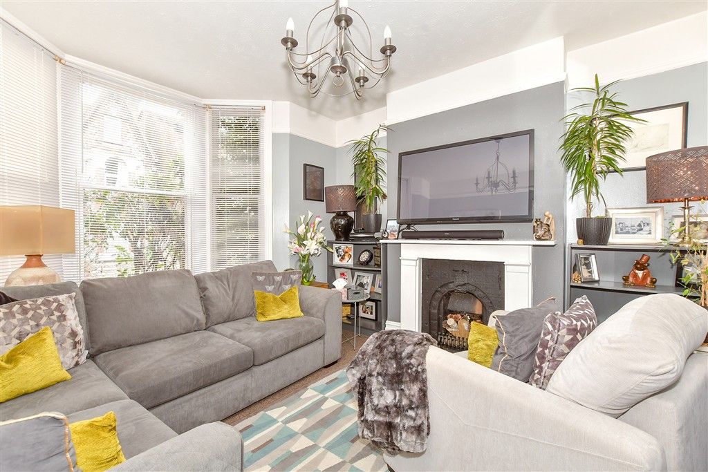 Property photo 3 of 15 Lounge