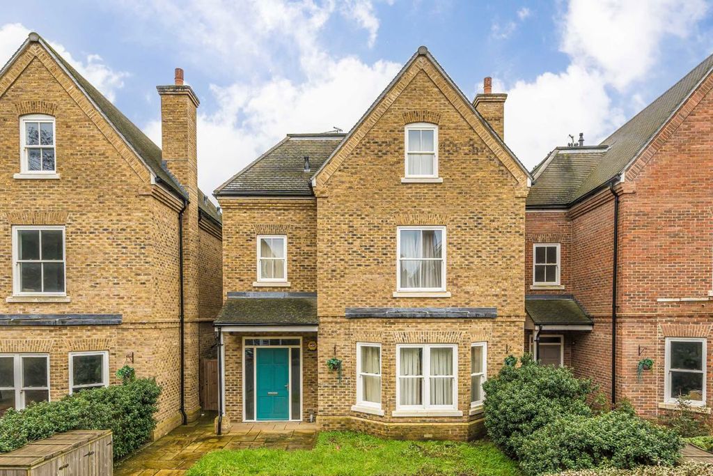 Property photo 1 of 9