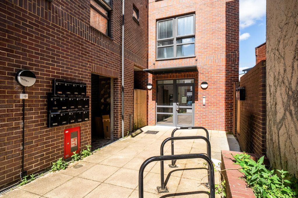 Property photo 1 of 10 31-6A030Af0d372F-...