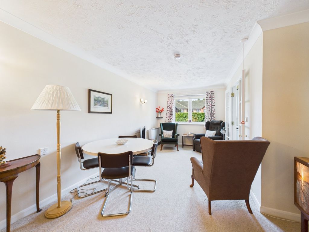 Property photo 2 of 18 Living Area