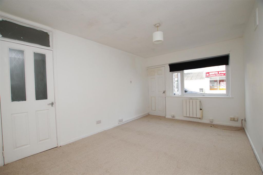 Property photo 2 of 8 Lounge/Diner