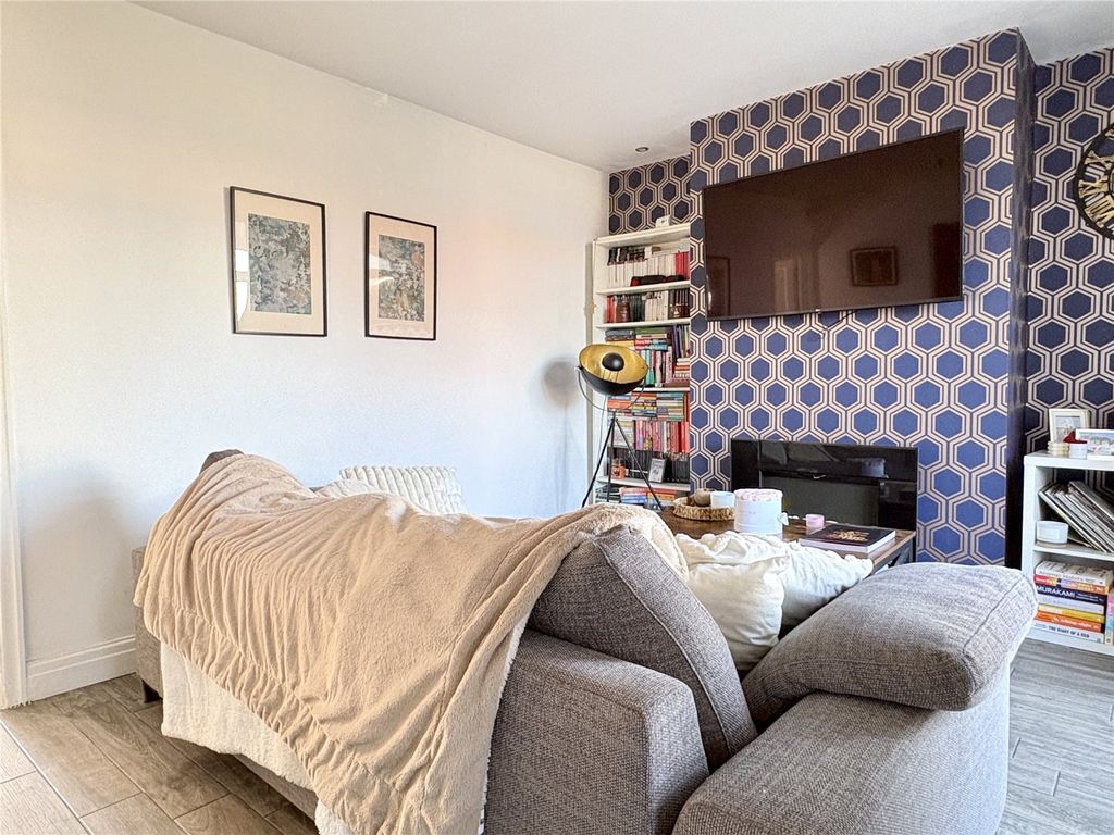 Property photo 2 of 15 Lounge