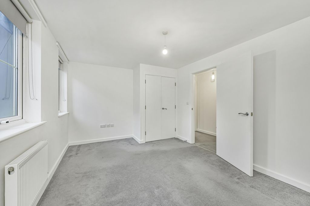 Property photo 3 of 8 Bedroom