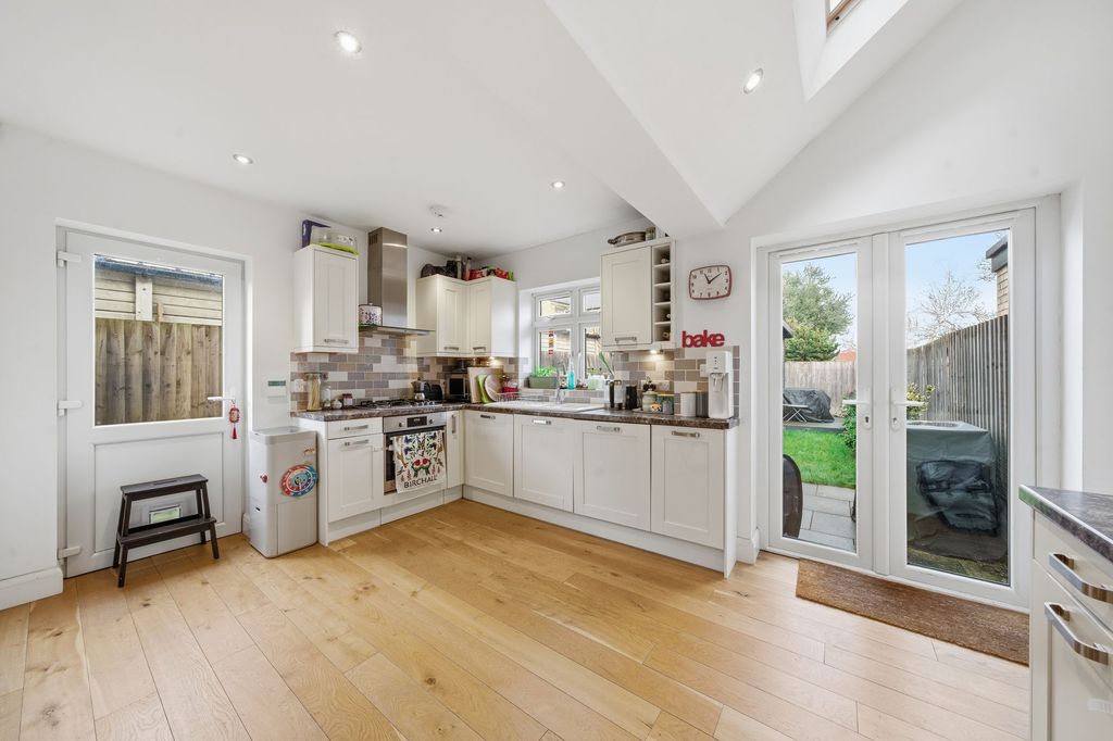 Property photo 2 of 25