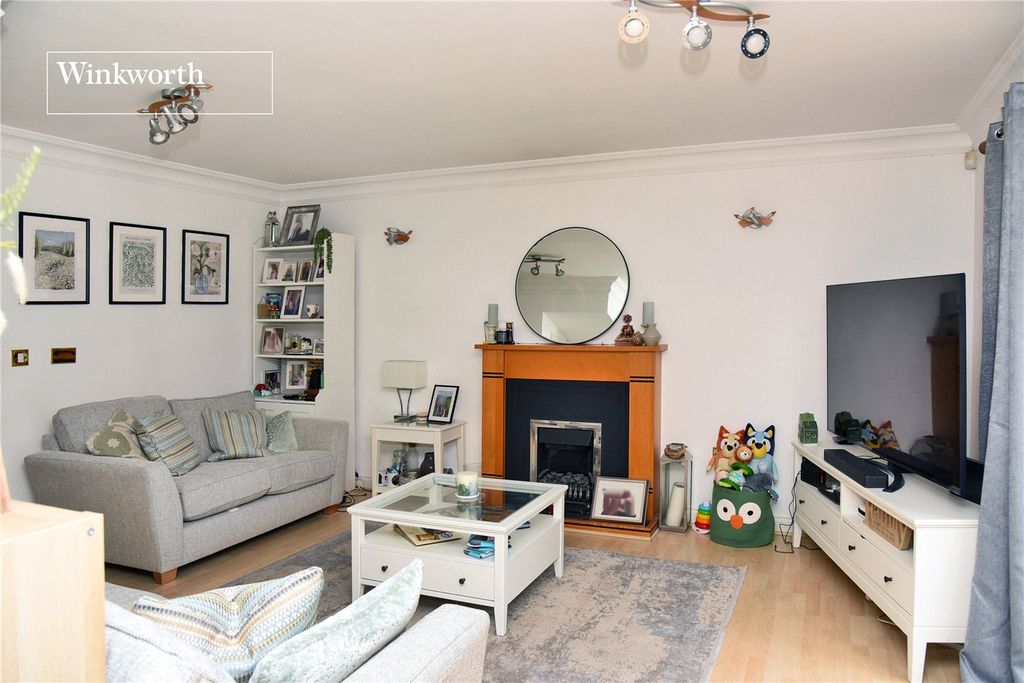 Property photo 2 of 16 Picture No. 21