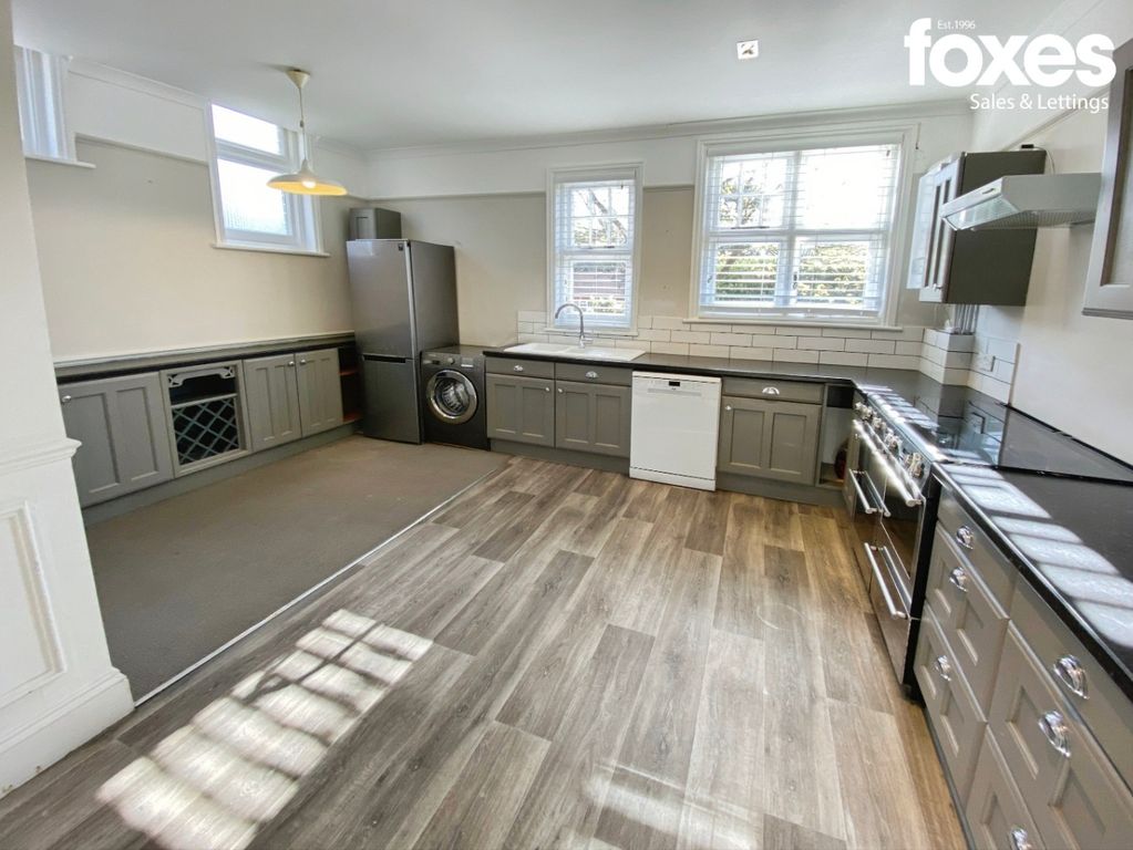 Property photo 2 of 17 4896971