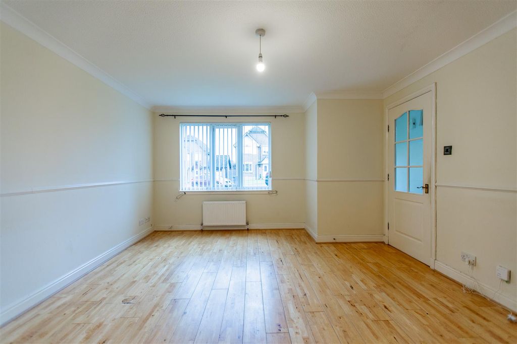 Property photo 2 of 27 Cruive - 5 Moncur Court Kilwinning-14.Jpg