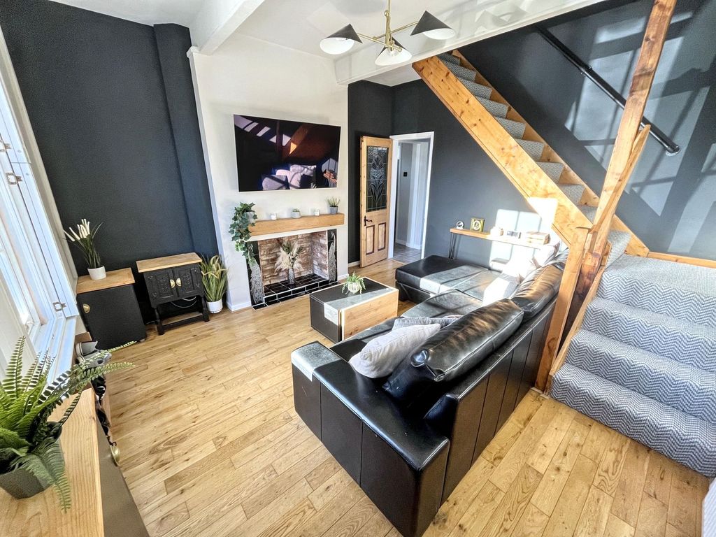 Property photo 2 of 26