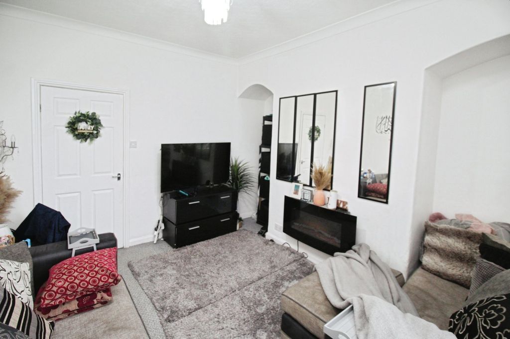 Property photo 2 of 15 Lounge