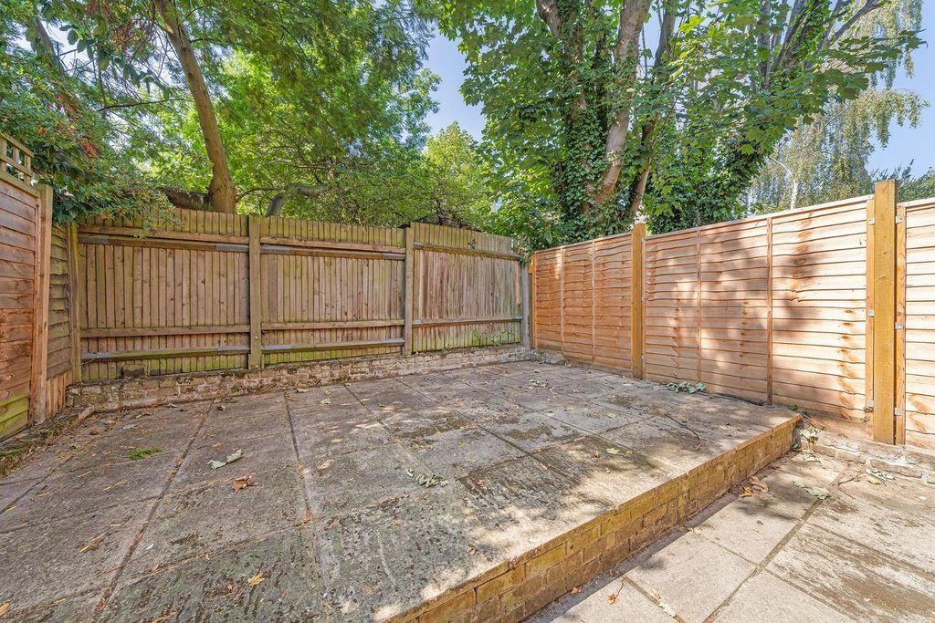 Property photo 3 of 9 Garden.Jpg