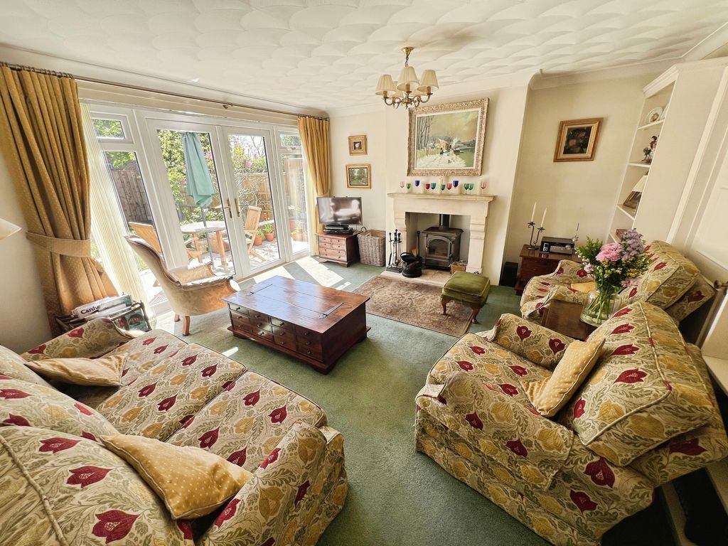 Property photo 2 of 23 Lounge