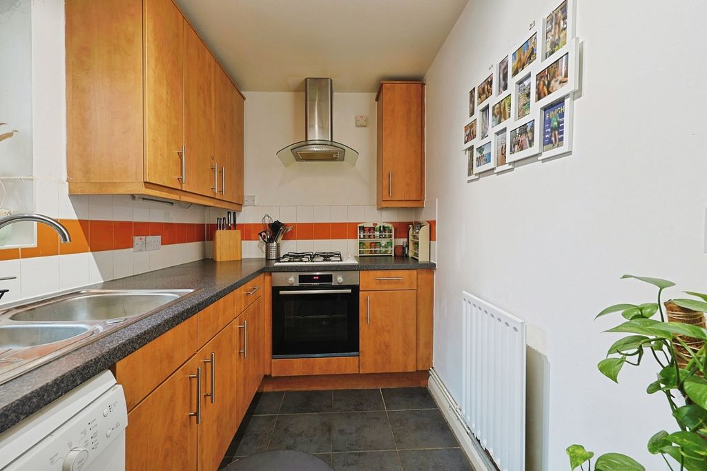 Property photo 3 of 18 Pbox-Img.Jpg