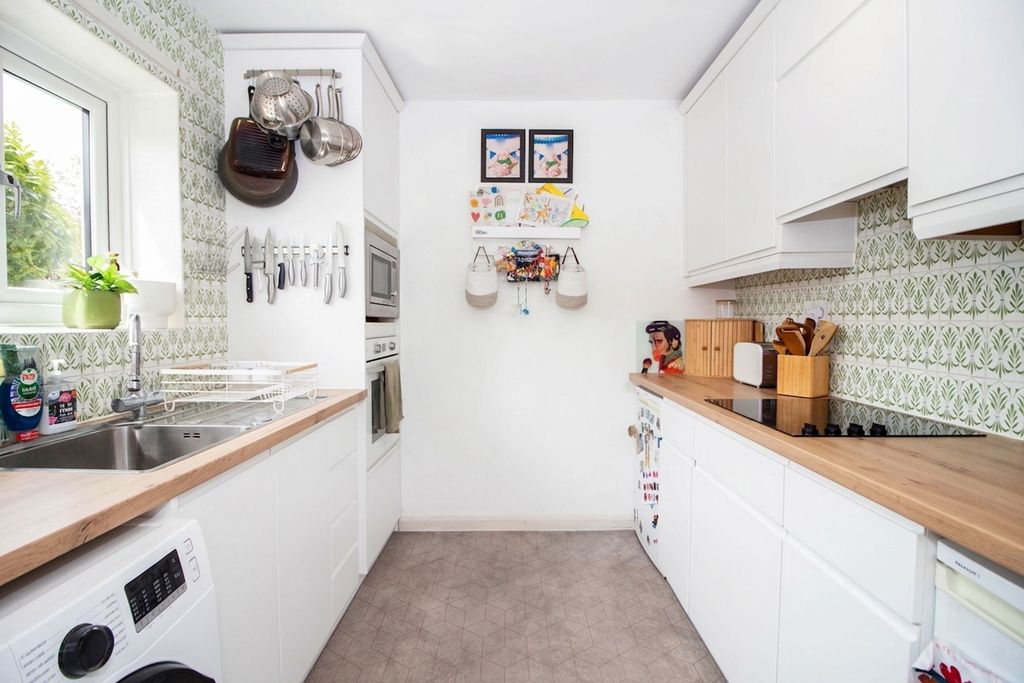 Property photo 3 of 16 Kitchen