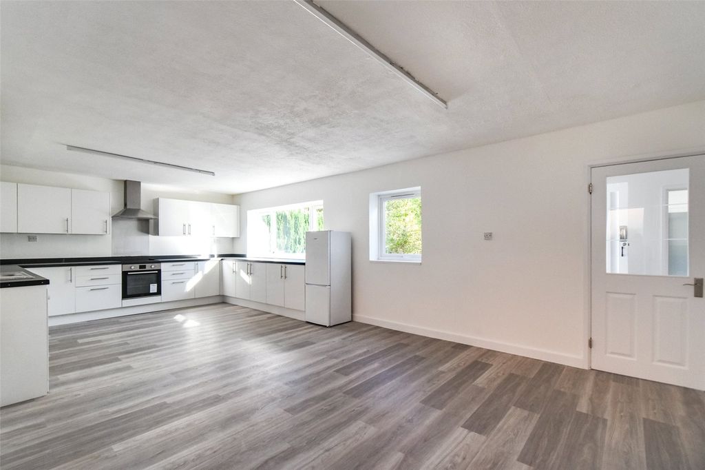 Property photo 2 of 19 Picture No. 02