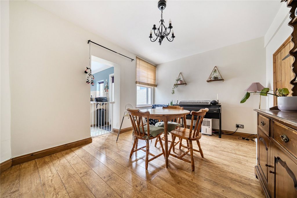 Property photo 2 of 20 Picture No. 12