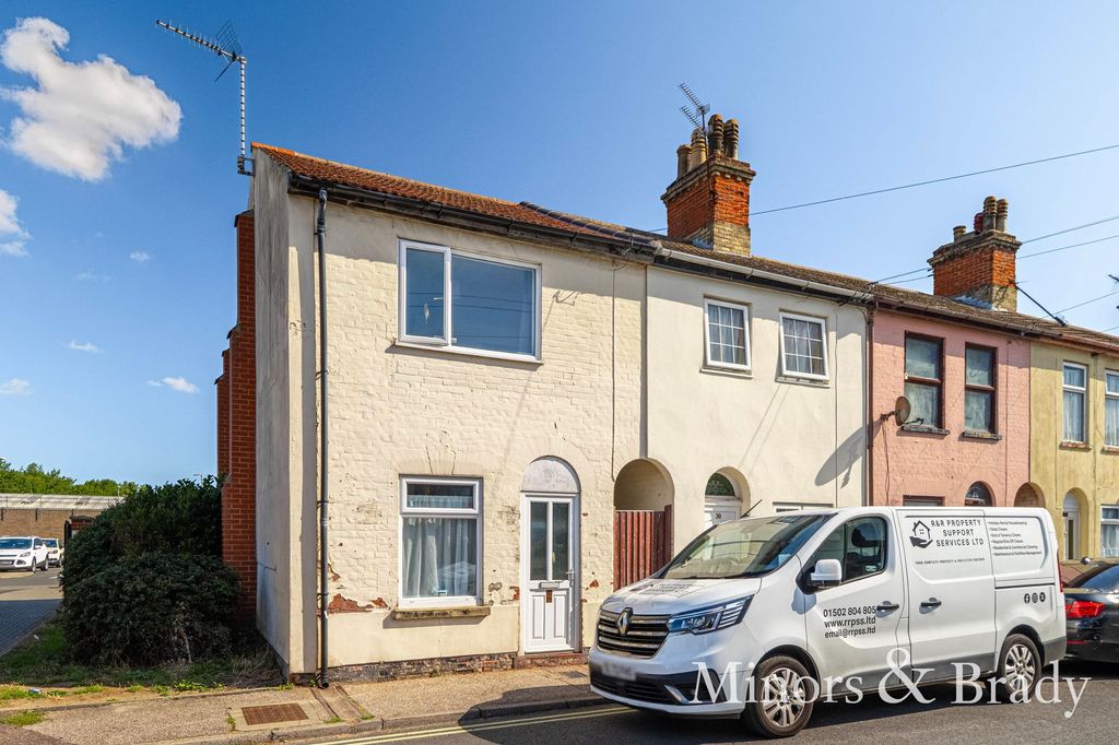 Property photo 1 of 12