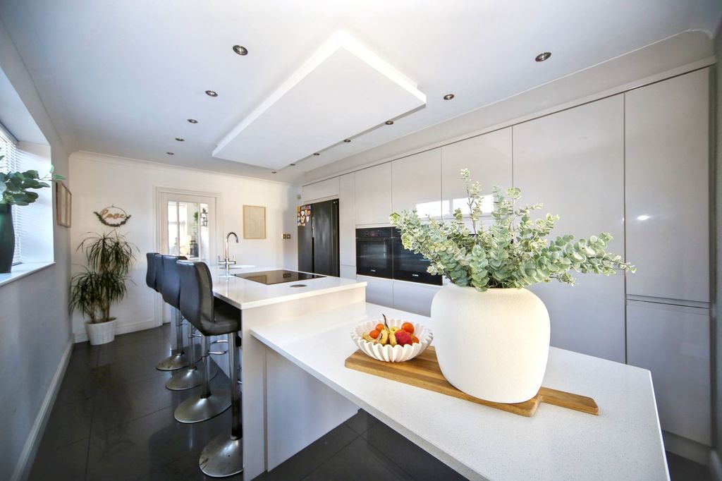 Property photo 3 of 23