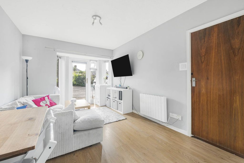 Property photo 3 of 8