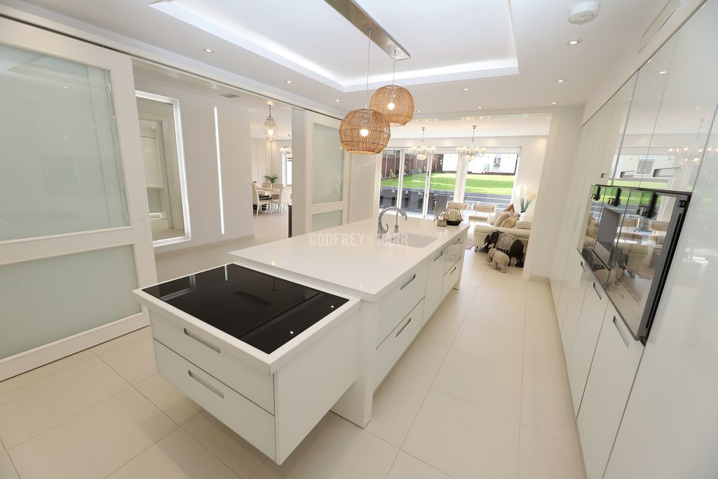 Property photo 2 of 35